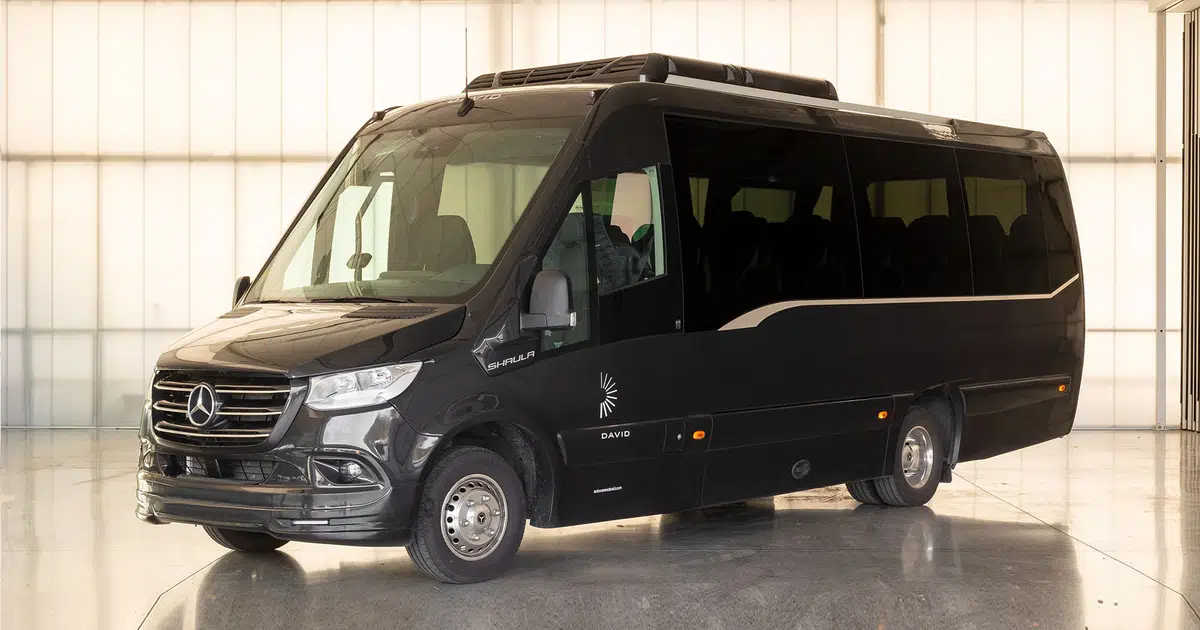 Un Mercedes Sprinter de 16 plazas en Donostia-San Sebastián