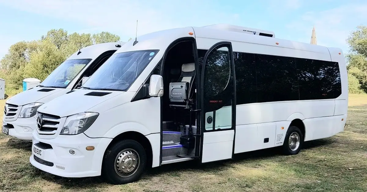 Un midibus Mercedes Sprinter de 19 plazas en Manchester