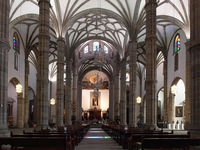 Interior de la catedral 