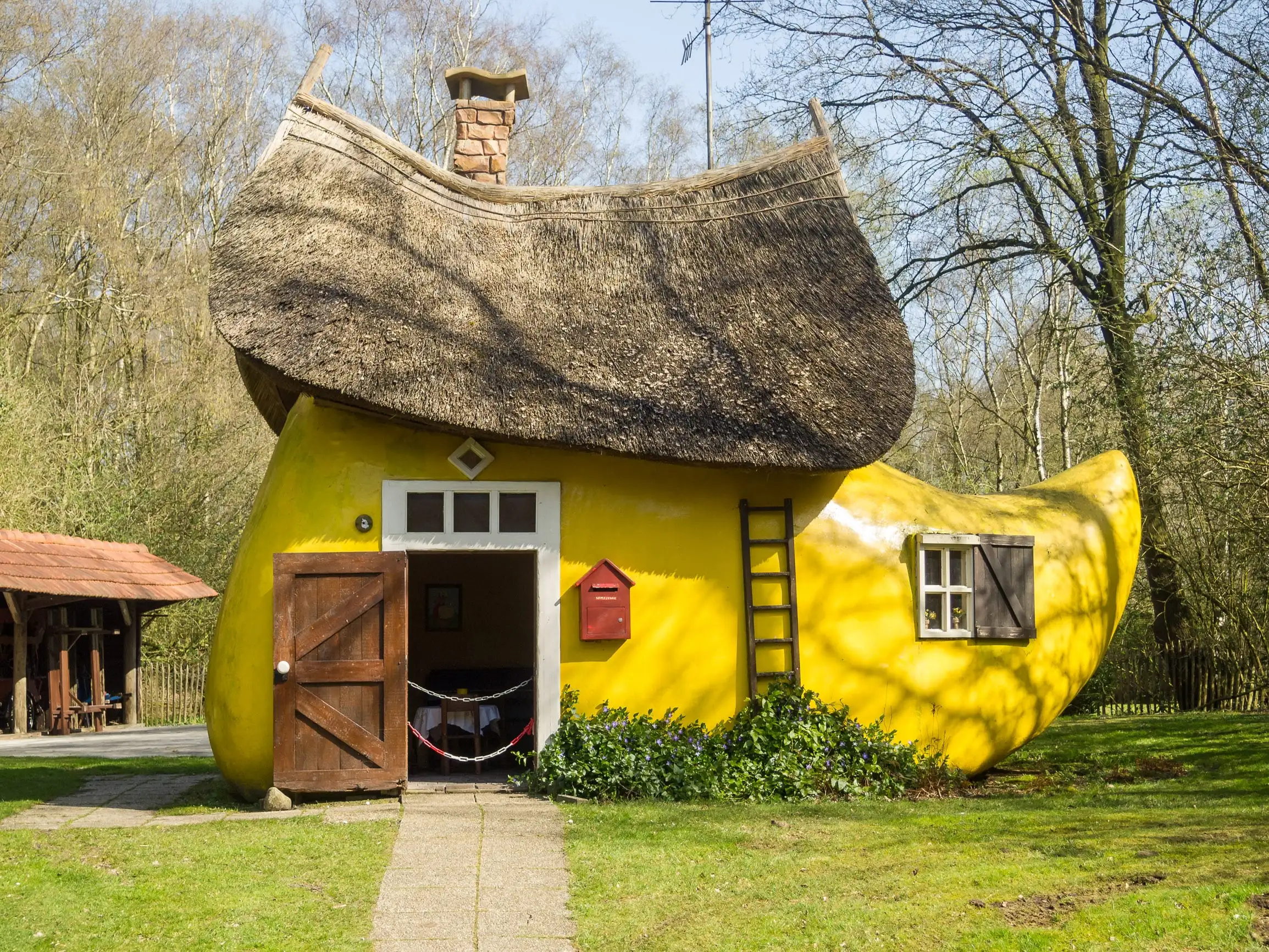 Klompwoning van in het veenpark Barger