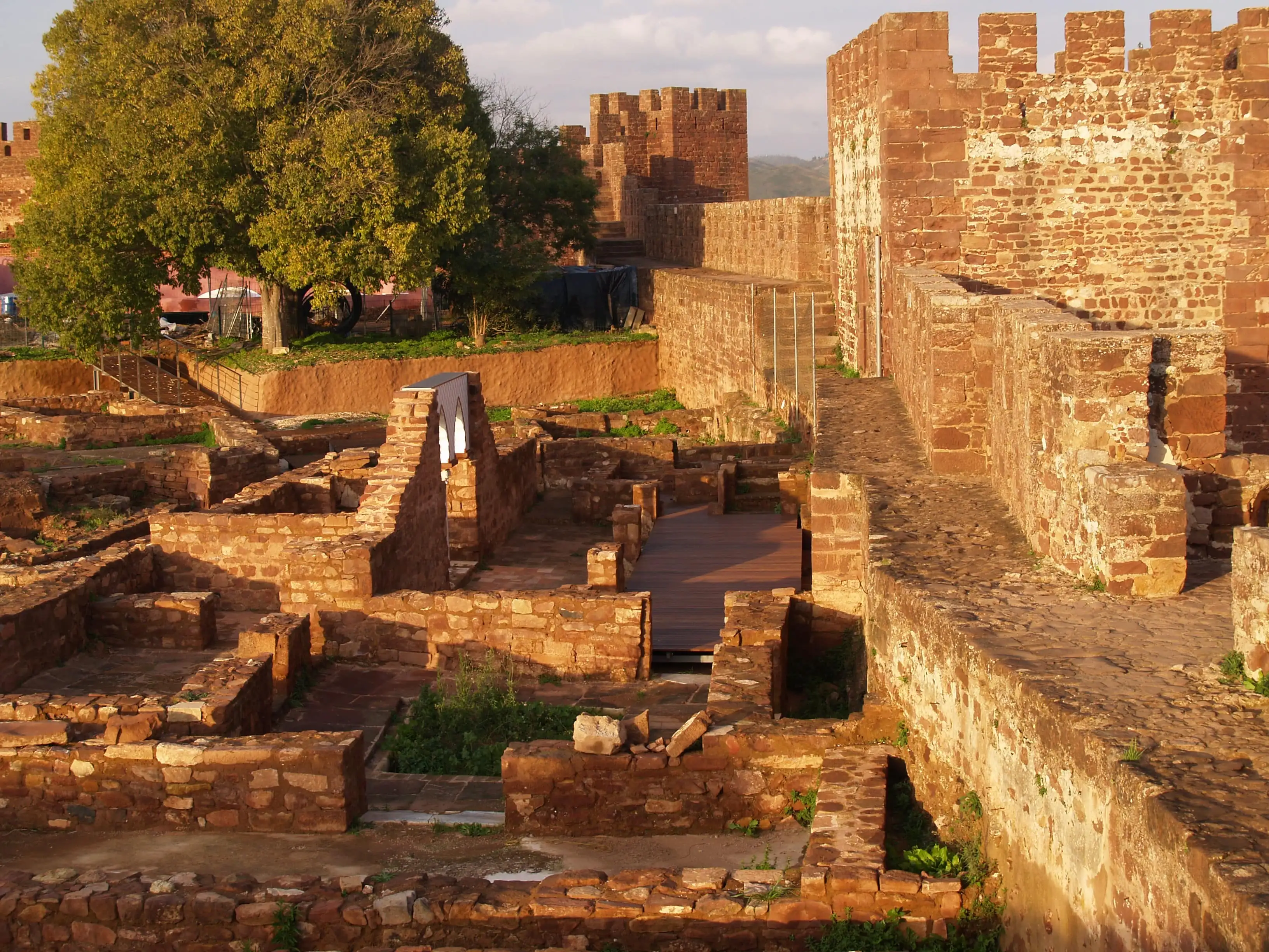 Pesquisa arqueológica no castelo de Silves