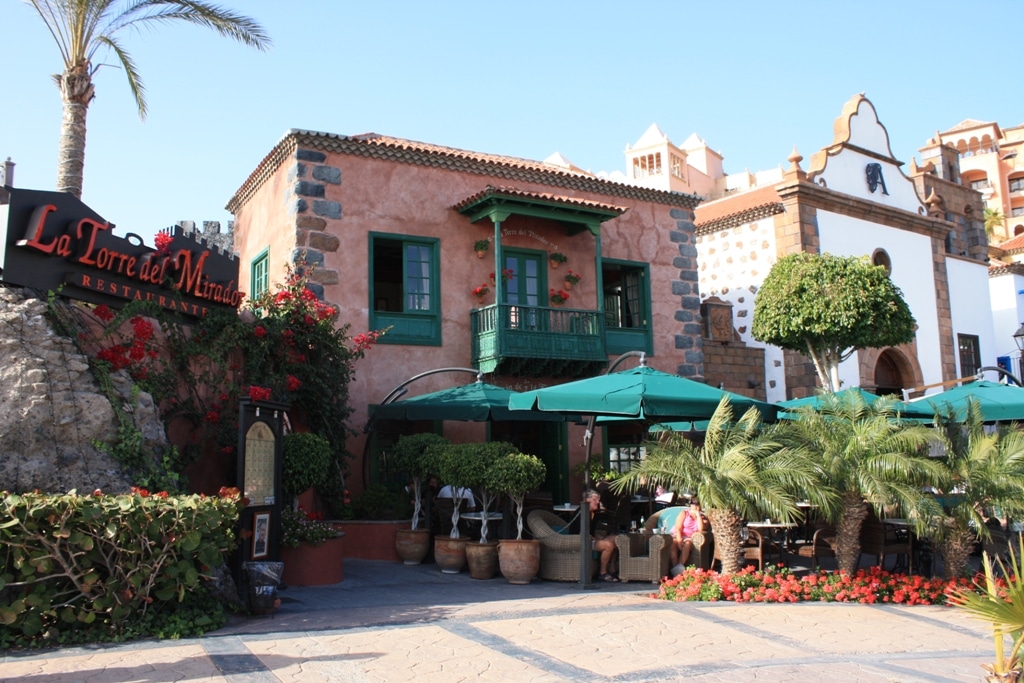 Restaurante frente al Gran Hotel Bahia del Duque Resort