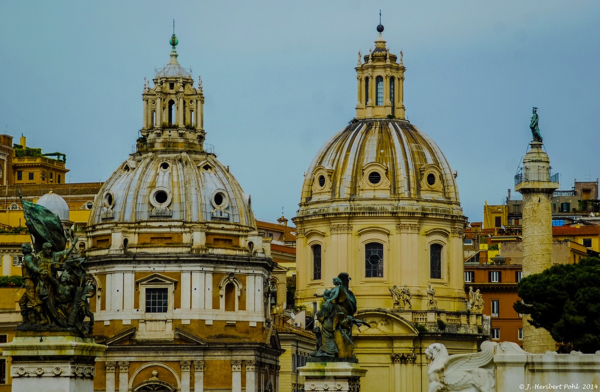 Rom, römische Kuppeln an der Piazza Venezia