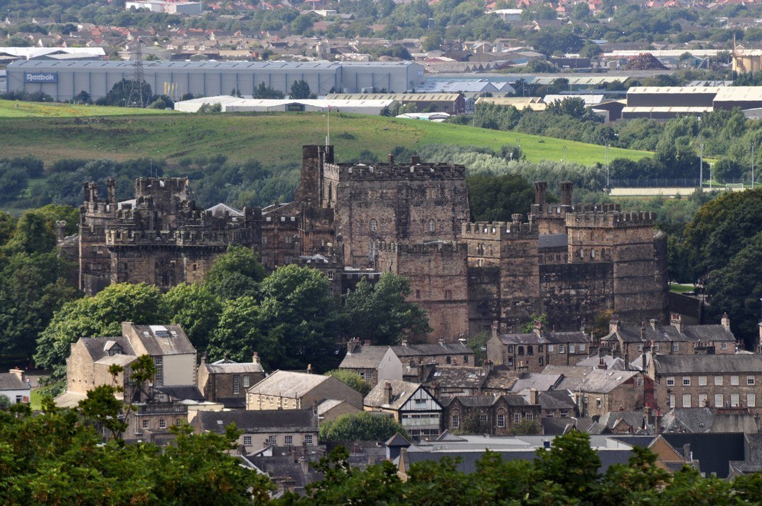 A great veiw of the Norman Lancaster Castle and surroundings