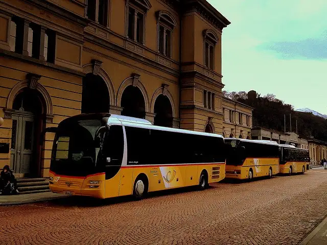 Post Busse am Bellinzona Bahnhof