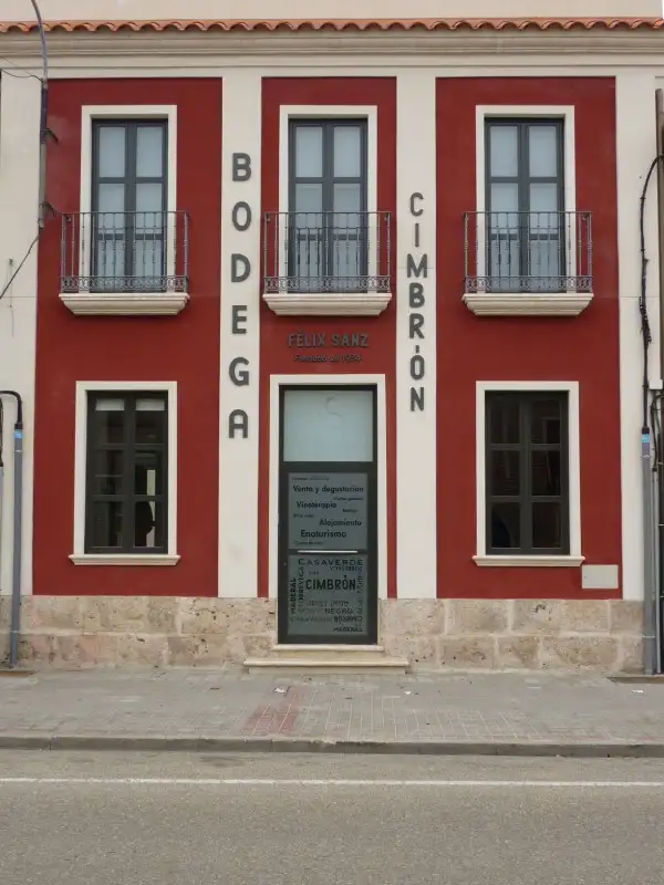 Bodegas Félix Sanz, vista de la entrada