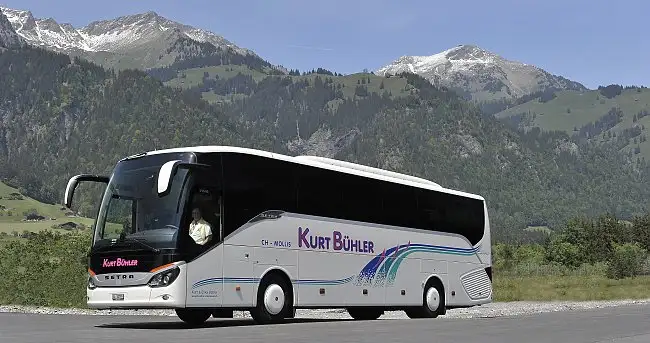 Bus f&uuml;r Gruppentransport von oder nach Flughafen von Kurt B&uuml;hler Busreisen 