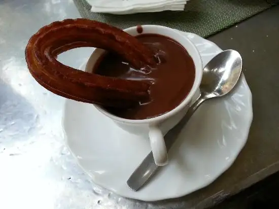 Delicioso chocolate con churros