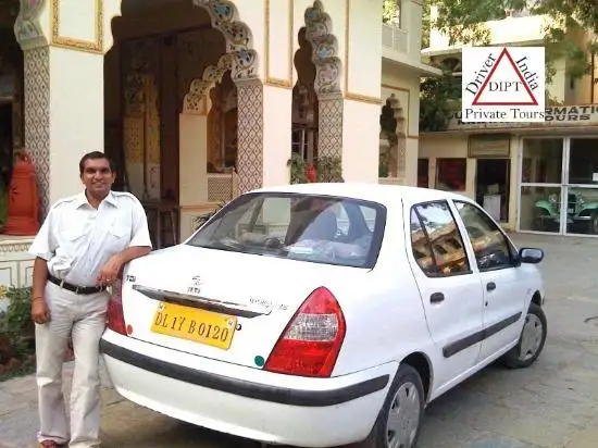 Car rental with driver in New Delhi