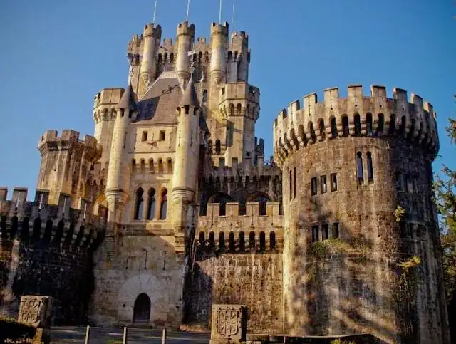 Vista frontal del Castillo de Butrón