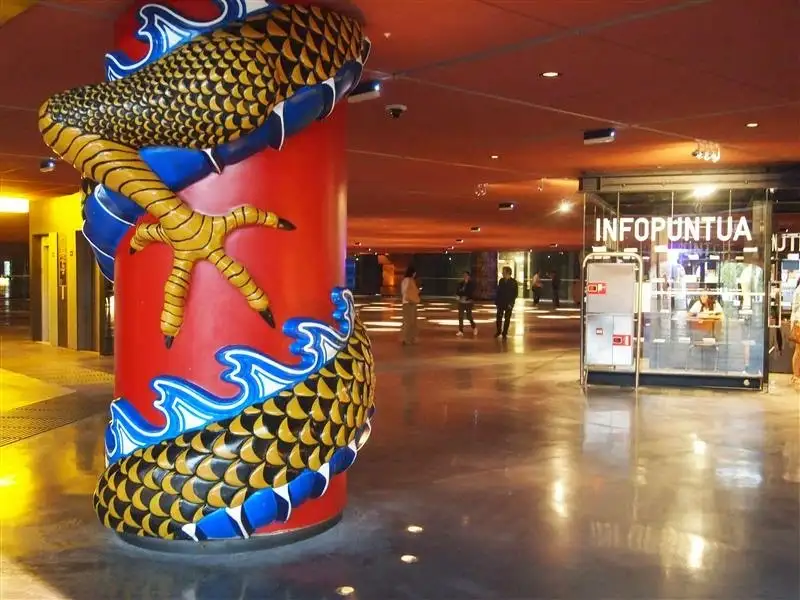 Column close up at AlhondigaBilbao