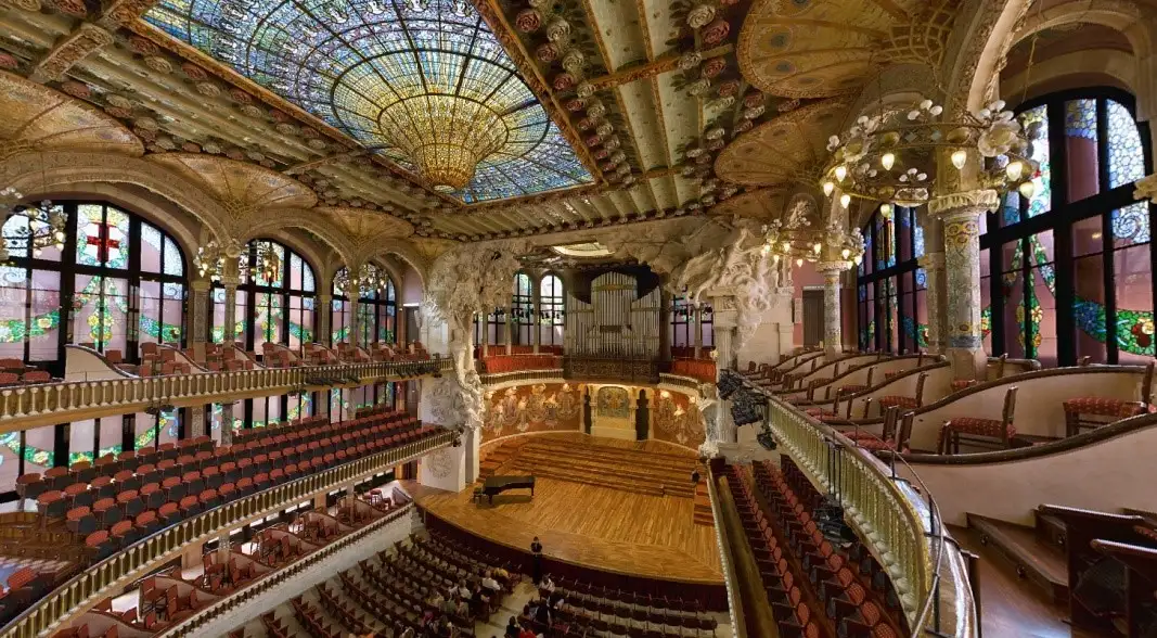 El interior del Palau, aún más impresionante que el exterior