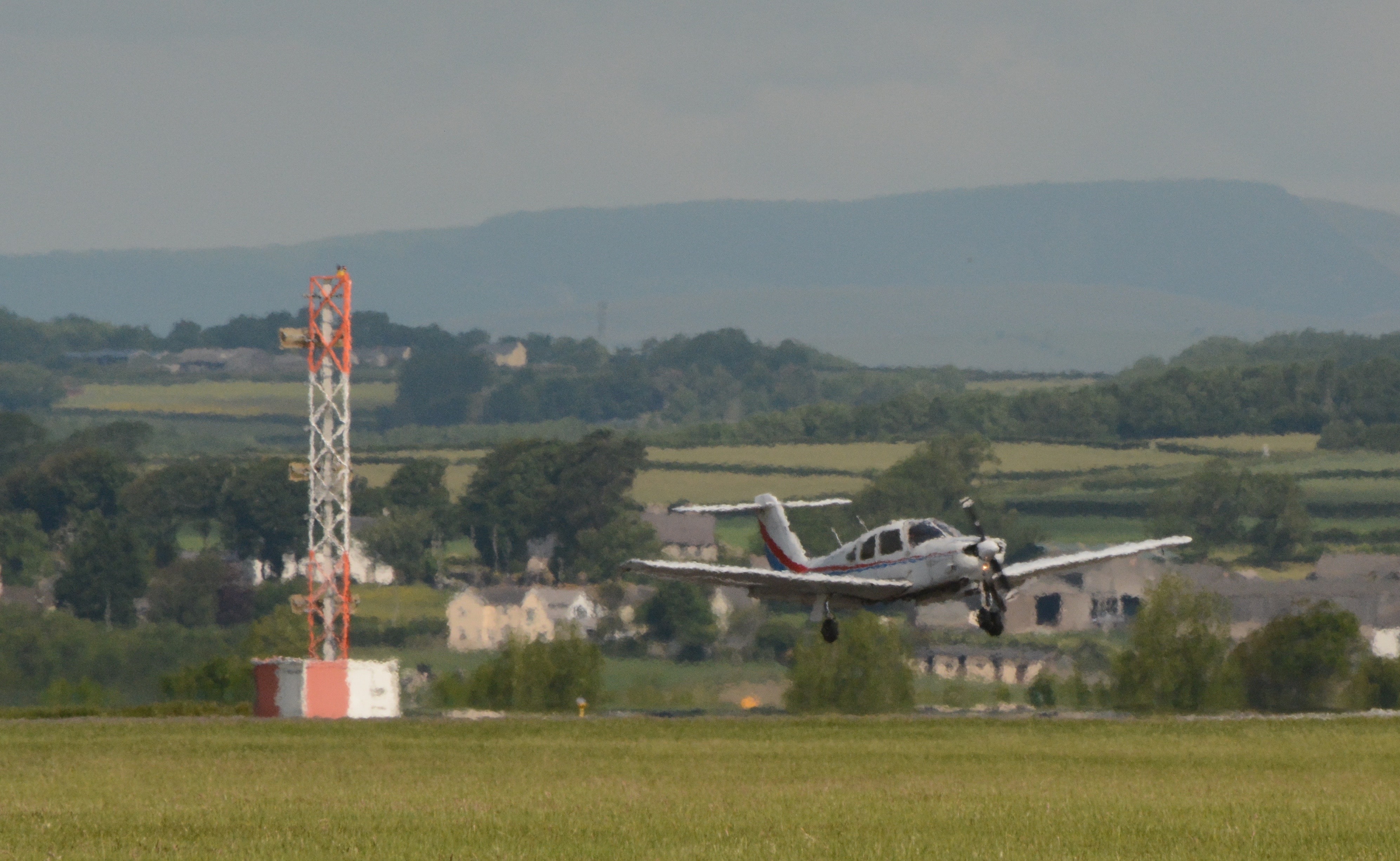 G-GEHP about to land - with heat haze.