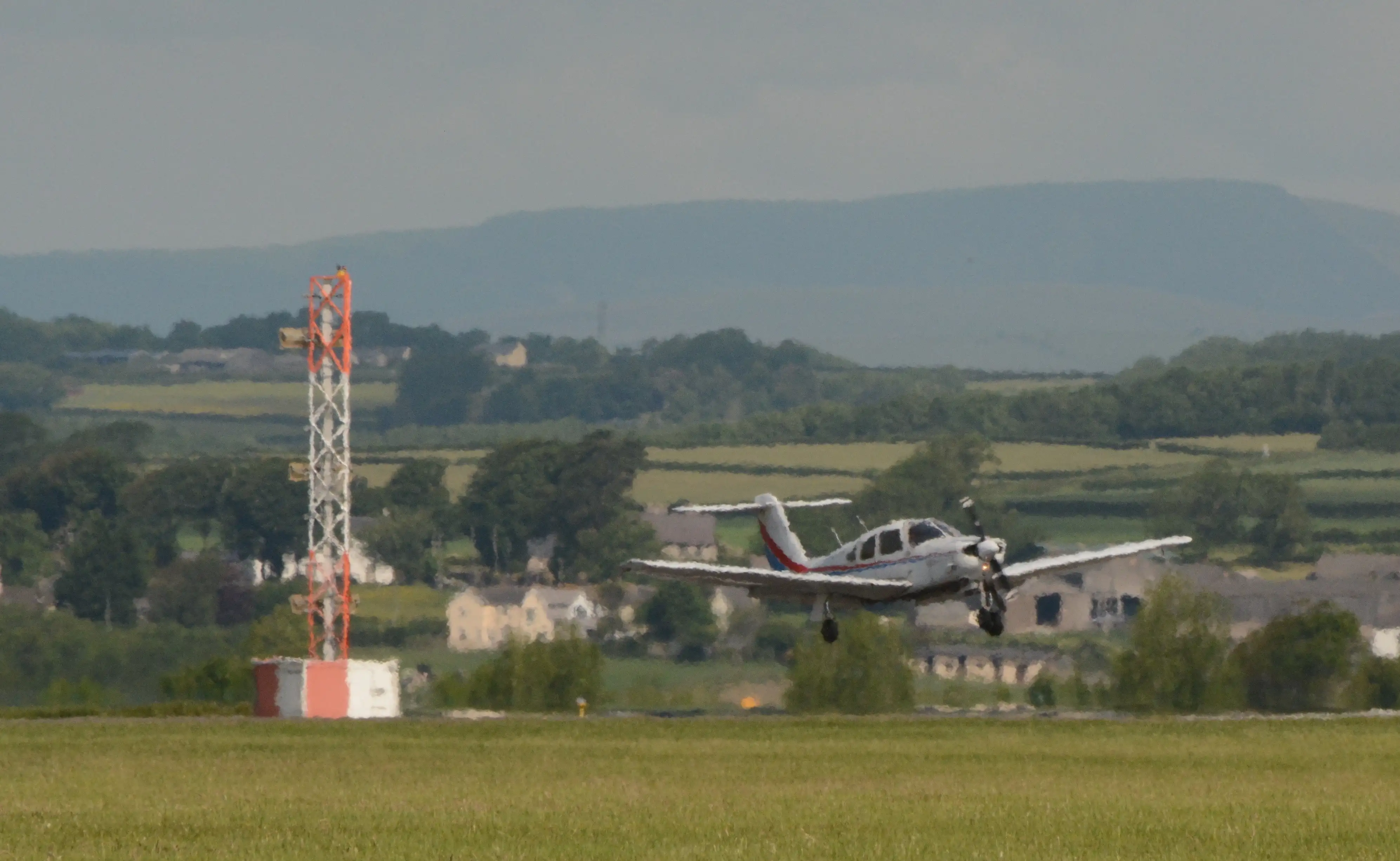 G-GEHP about to land - with heat haze.