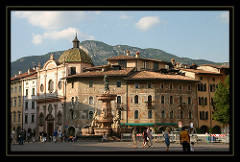 Walking around Duomo square