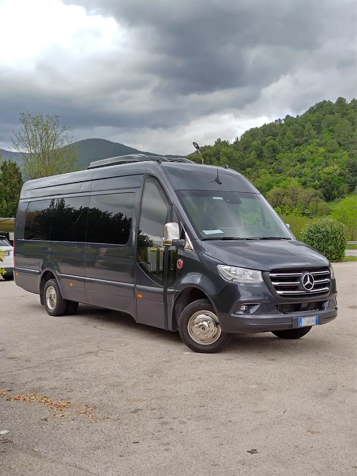 A la carretera nostre del Mercedes Benz Sprinter (16 terminis de Punto Transfer di Emiliano Punturiero de Roma