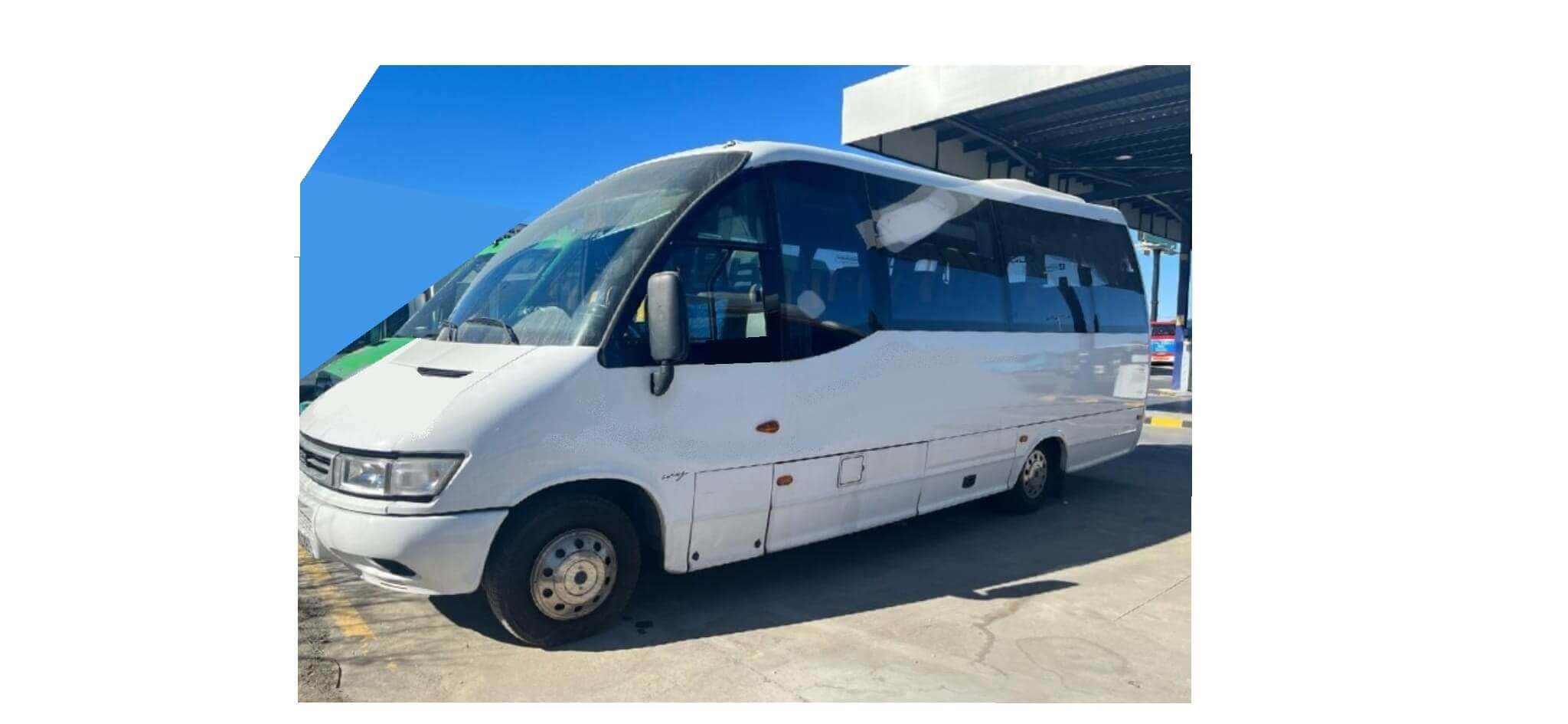 Vista lateral de un del IVECO WING 180 CV (24 plazos) de TUDEBUS SLU de TUDELA