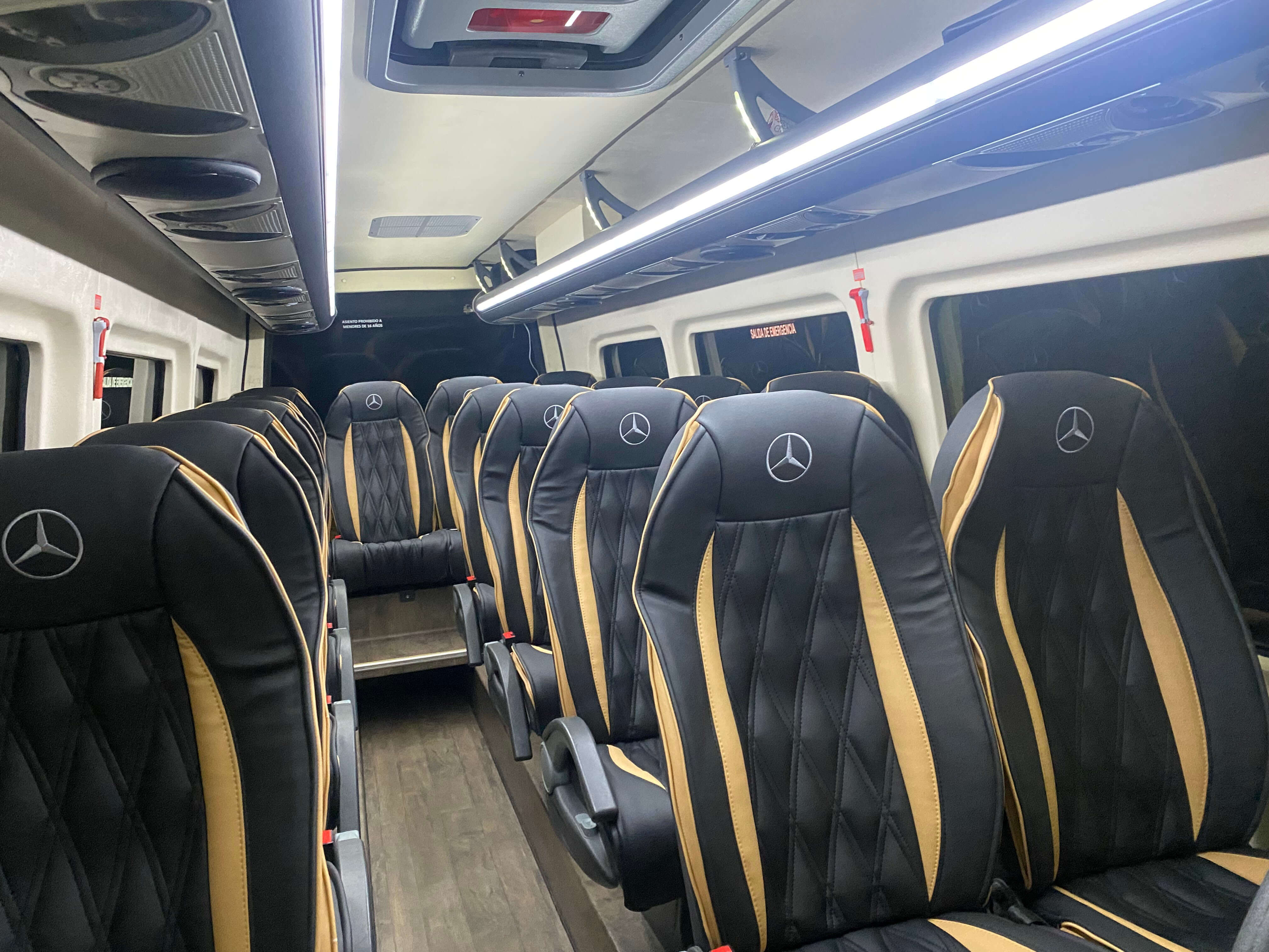 Interior de nuestro del Mercedes Sprinter (17 plazos) de Fleet and Goo S.L de Sentmenat