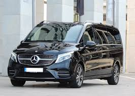 Frontalansicht unserer der Mercedes Sprinter (7 Plätze ) von Munich Limo Service in Munich