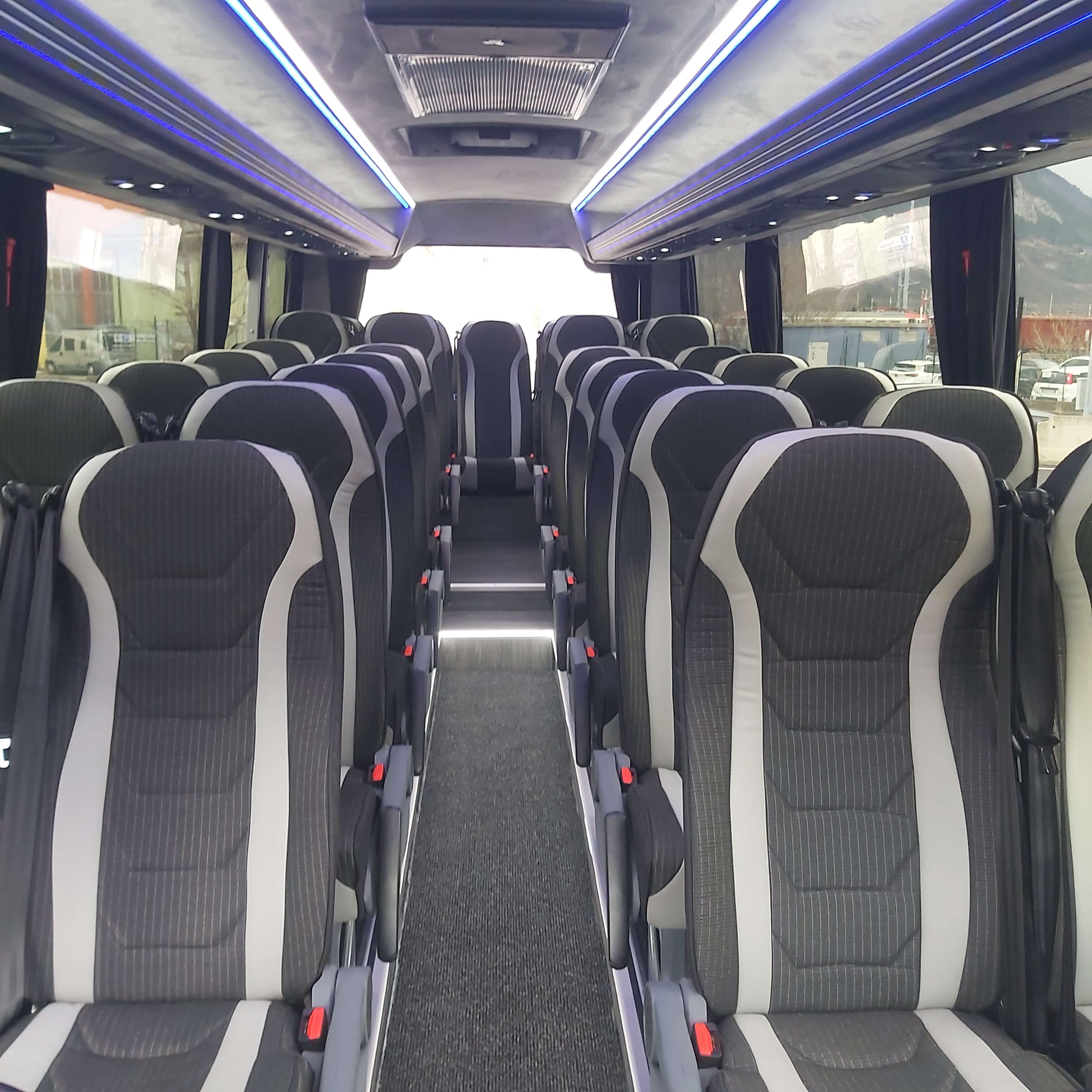 Interno del ns del MERCEDES  SPRINTER (30 posti) di Autonoleggio Amico Srl da TRENTO