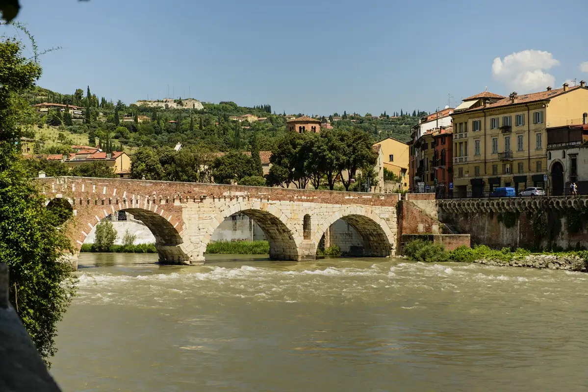 Ponte Pietra