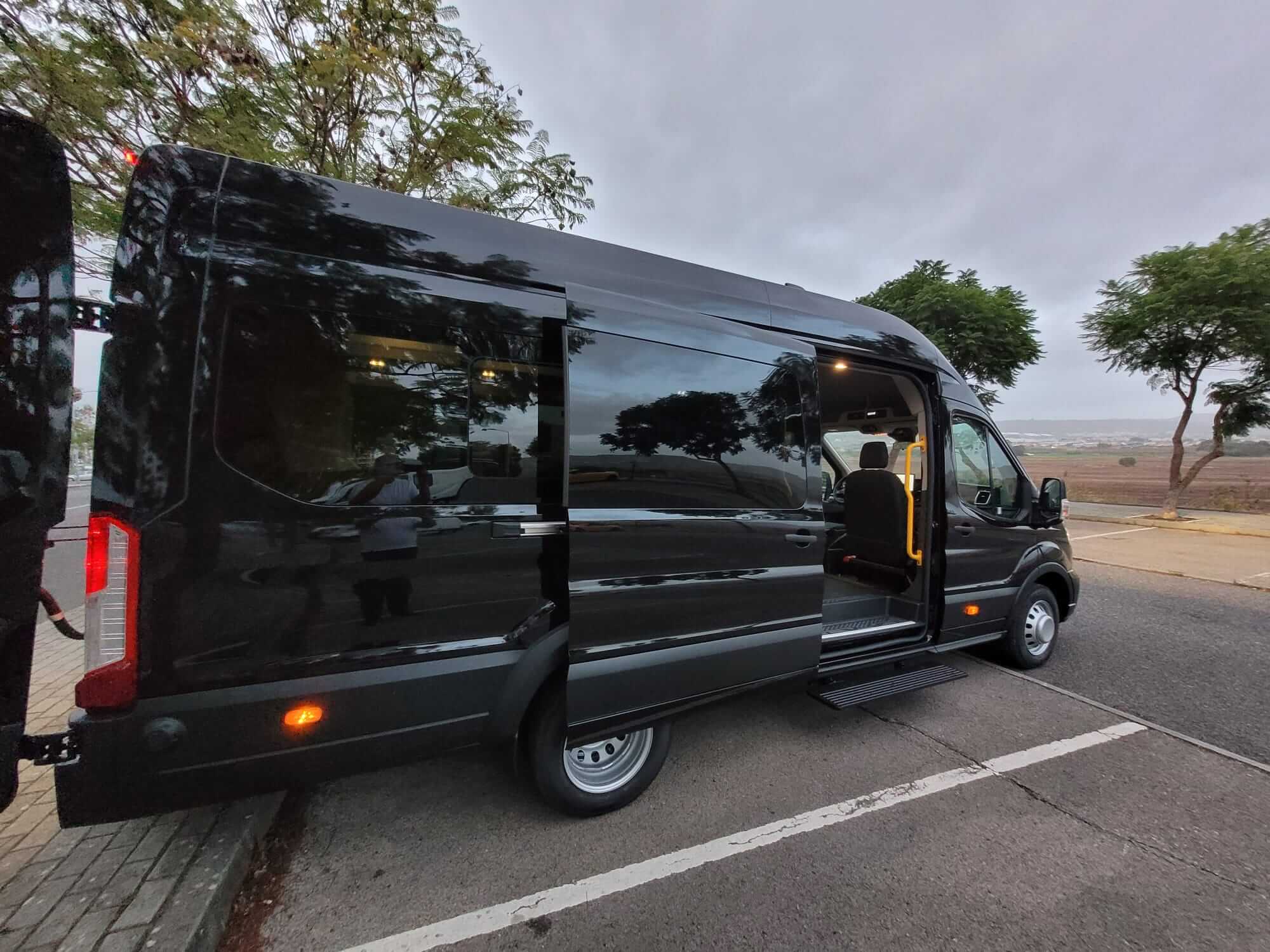 Alquila un 16 asiento Minibús (Ford Transit 2024) de Toptour Portugal en Lisboa 