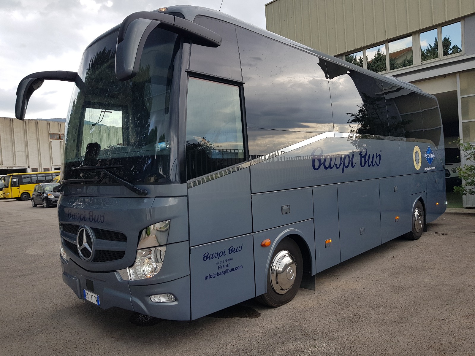 Alquila un 35 asiento Standard Coach (Mercedes Benz Mercedes Benz 2018) de Autorimessa Battagli & Spinelli - Baspi Bus en  Firenze 