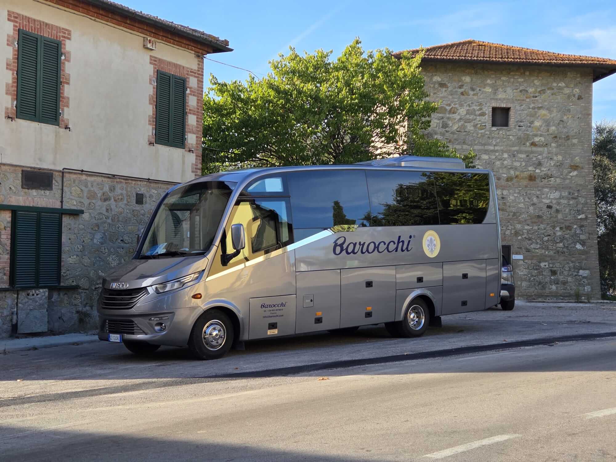 Alquila un 29 asiento Midibus (IVECO New Dolphin 2025) de Autorimessa Battagli & Spinelli - Baspi Bus en Firenze 