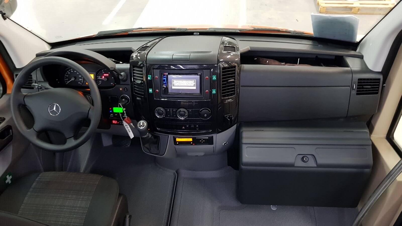 Alquile un Microbus de 20 plazas Mercedes-Benz.- Sprinter 519 2019) de AUTOBUSES BARRIO de Ermua 