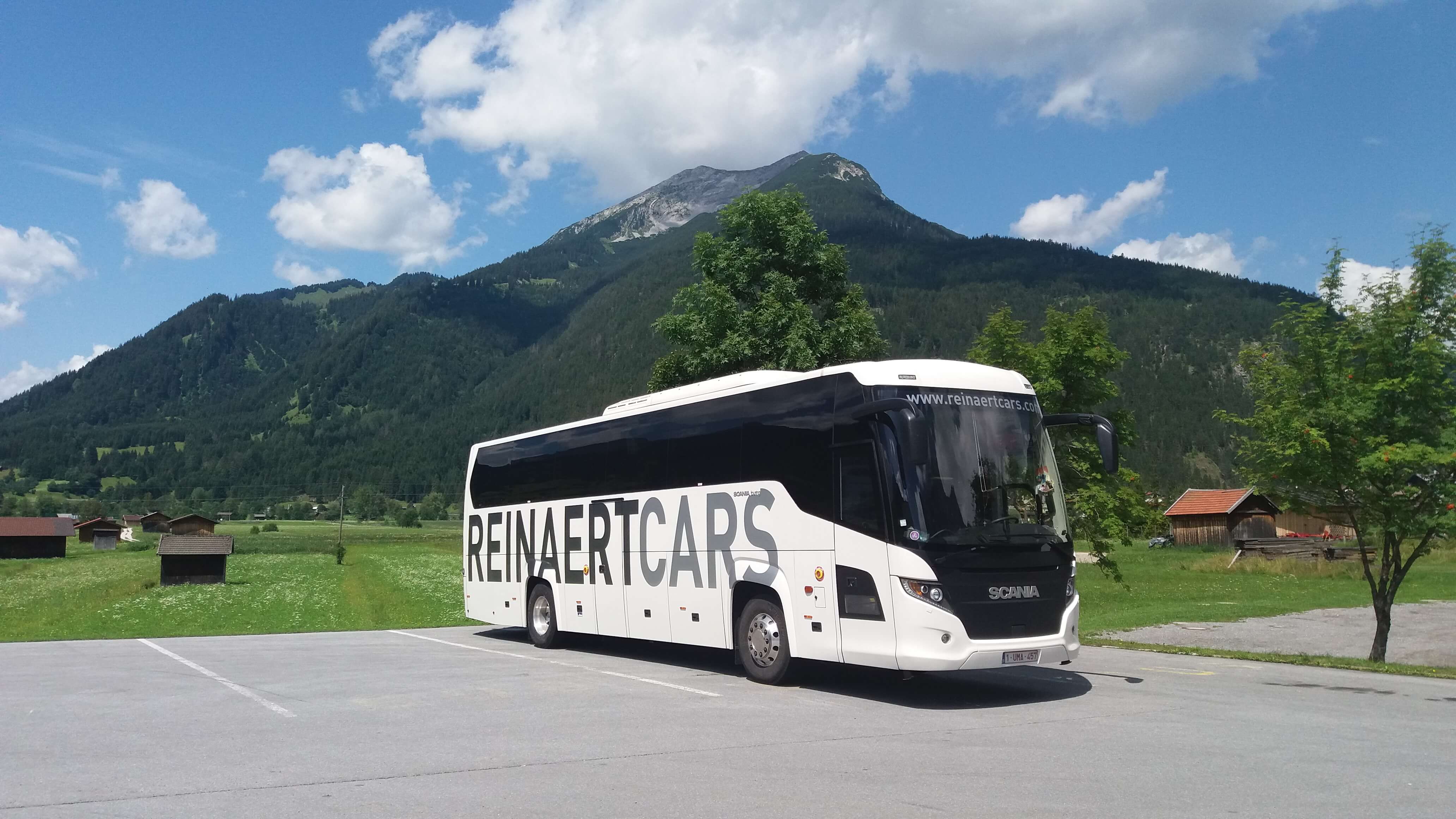 Huur een 50 seater Standaard Bus -Touringcar (Scania Touring HD 2018) van Reinaert Cars GCV in Lokeren 