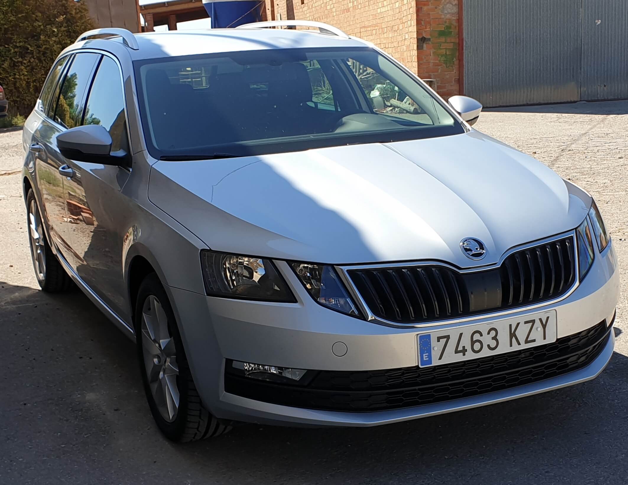 Rent a 5 seater Car with driver (Skoda Octavia 2019) from TAXIS YUS NIN from El Llor 