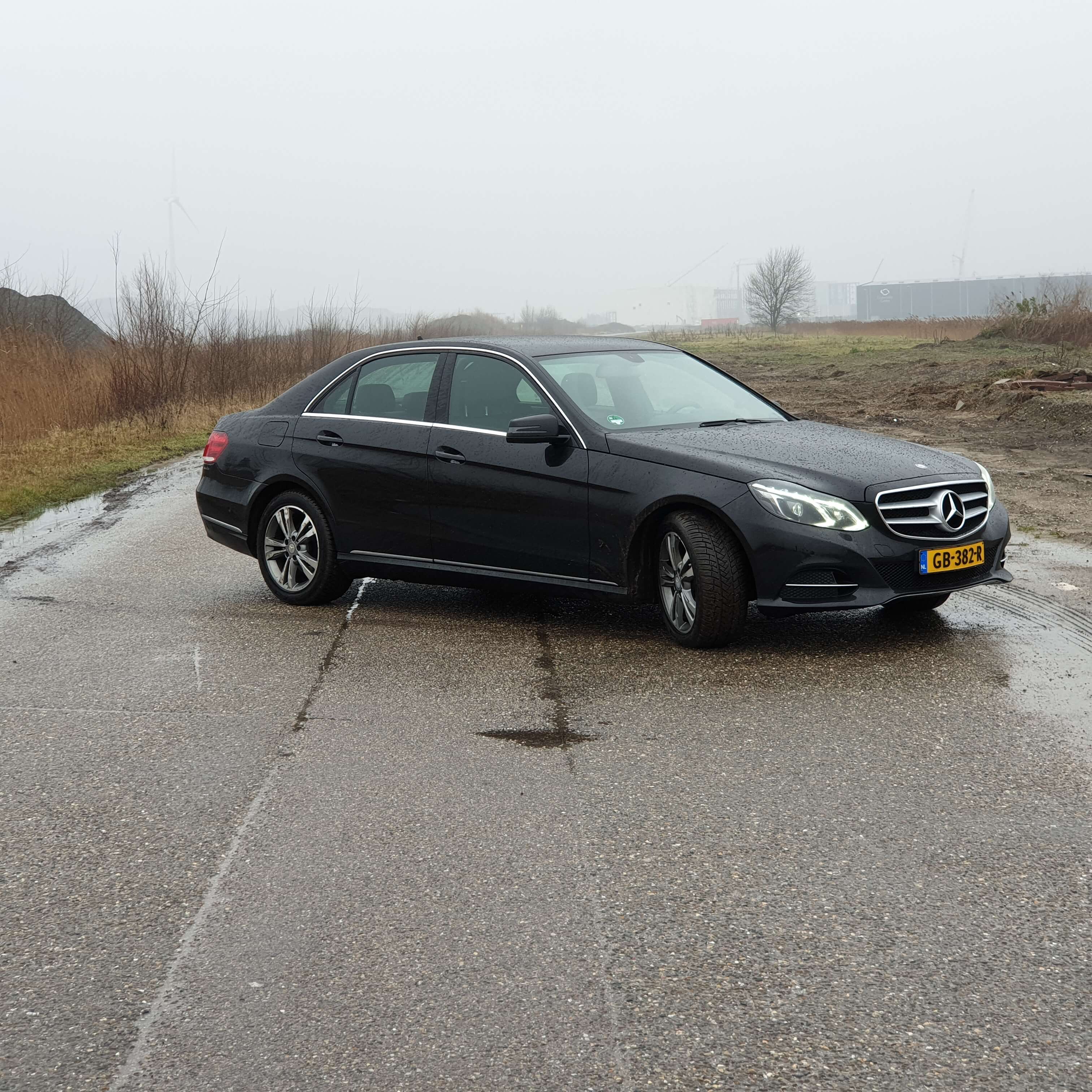 Huur een 3 seater Auto met chauffeur (Mercedes Benz E Klasse 2021) van Direct Vip Service in Amsterdam 