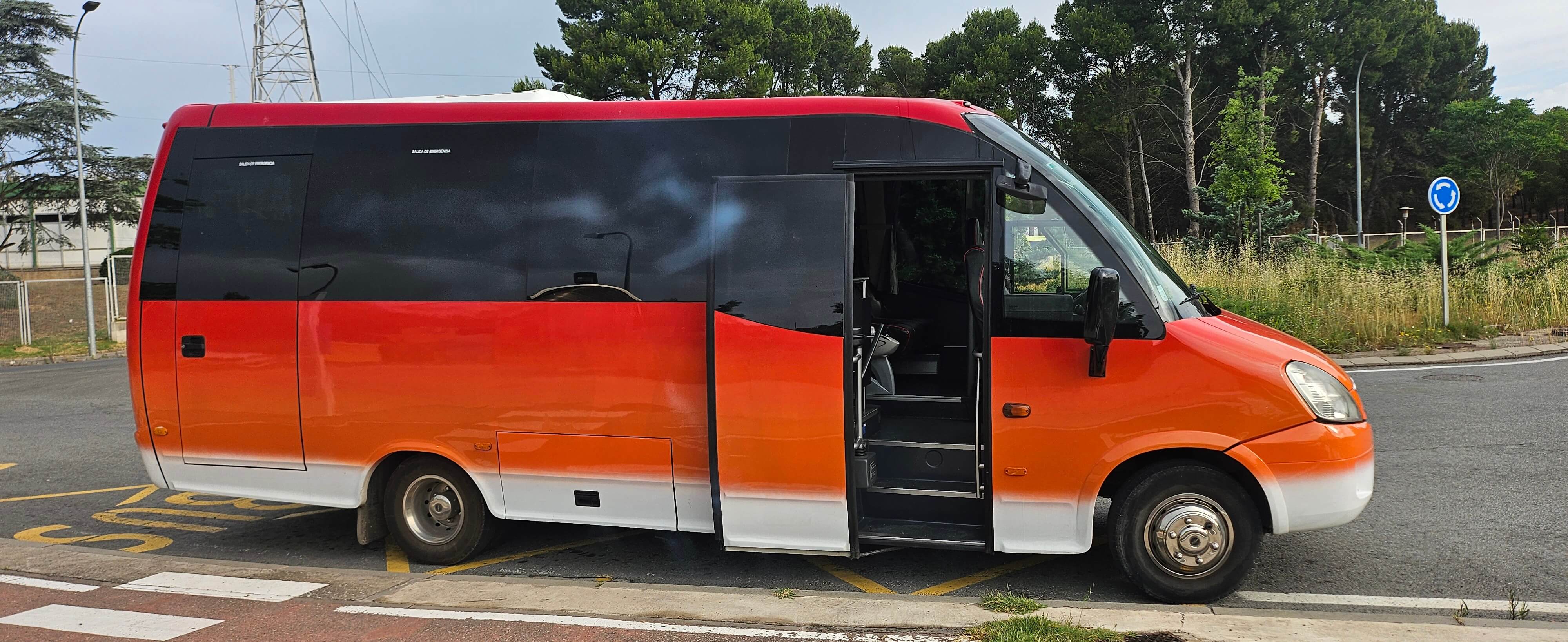 Alquile un Minibús de 23 plazas IVECO WING 180 CV 2013) de TUDEBUS SLU de TUDELA 