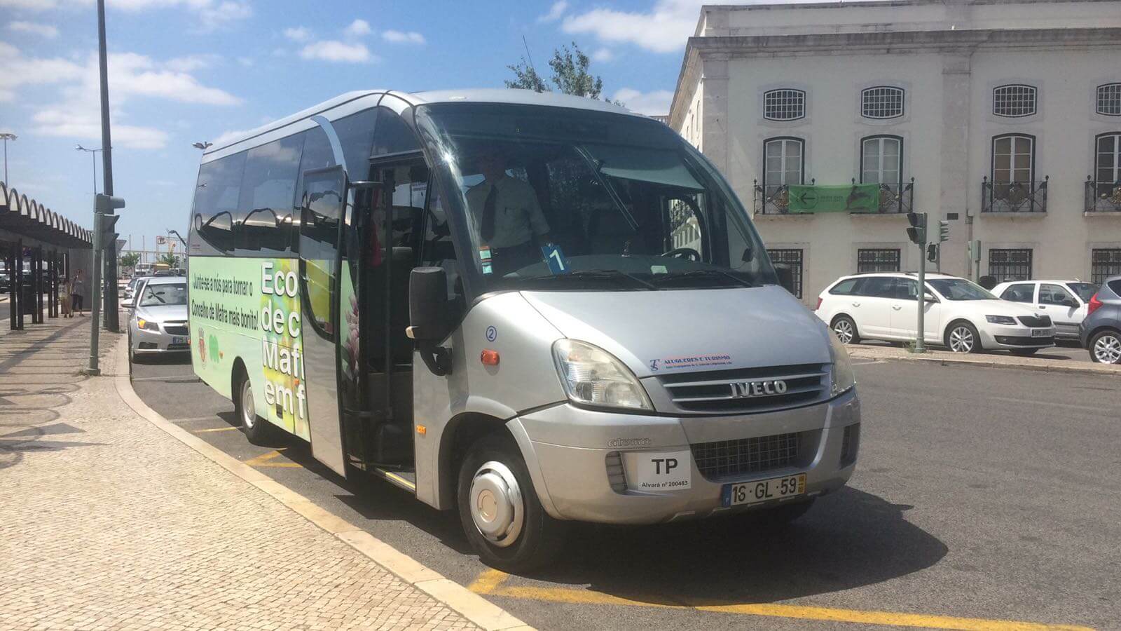 Alquila un 27 asiento Minibús (IVECO DAILY 2008) de Trax Shuttle Services en Lisbon District 