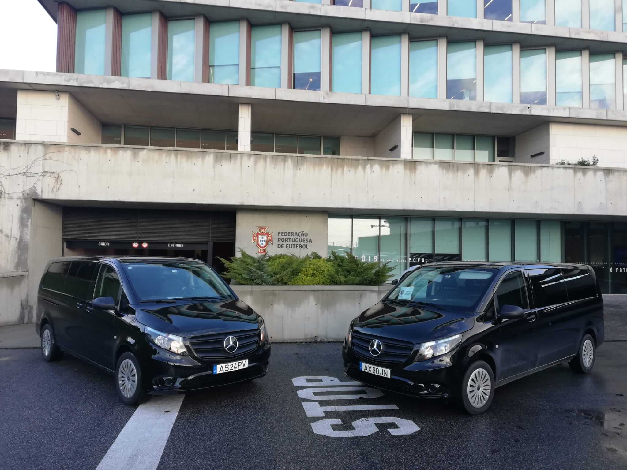 Alquila un 7 asiento Minivan (Mercedes Benz Vito Tourer Extra Long 2023) de Toptour Portugal en Lisboa 