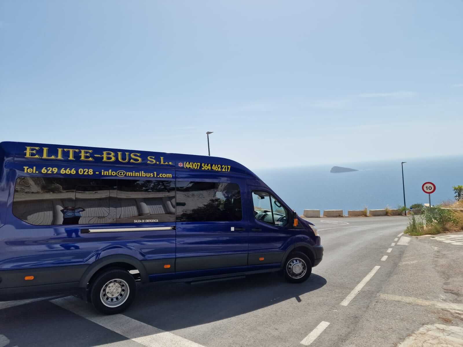Alquila un 17 asiento Microbus (FORD TRANSIT 2018) de Elite Bus 2014 Alicante en Alicante 