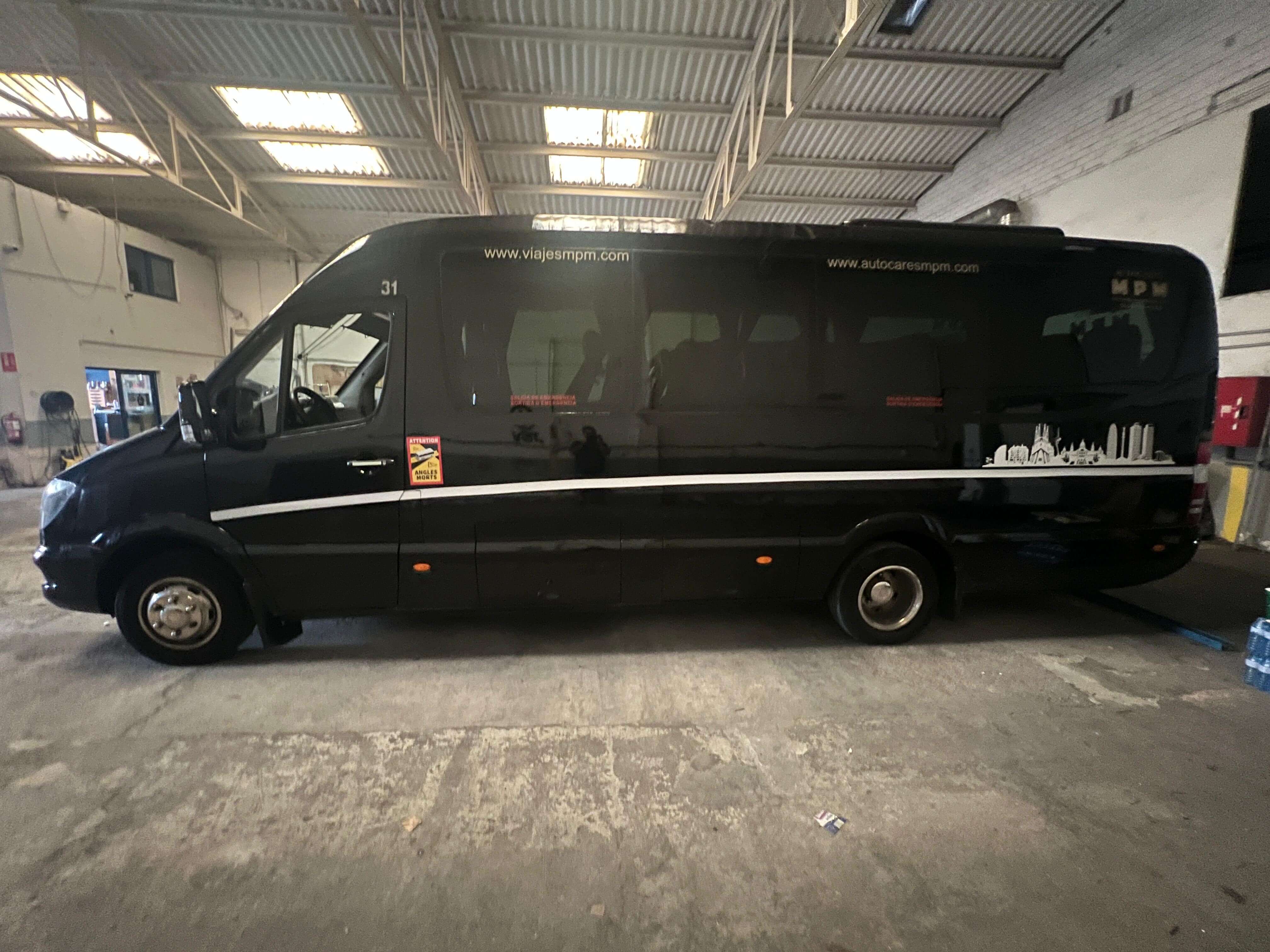 Mieten Sie einen 20 Sitzer Microbus  (MERCEDES BENZ SUNSET S3 2015) von AUTOCARES MPM 2018, S.L. in Terrassa 