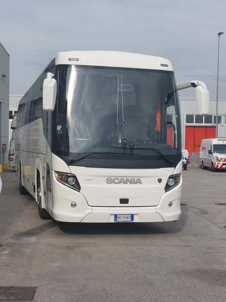 Noleggia un 51 posti a sedere Pullman esecutivo (Scania  2025) da Laguna Coach Travel srl a Jesolo 