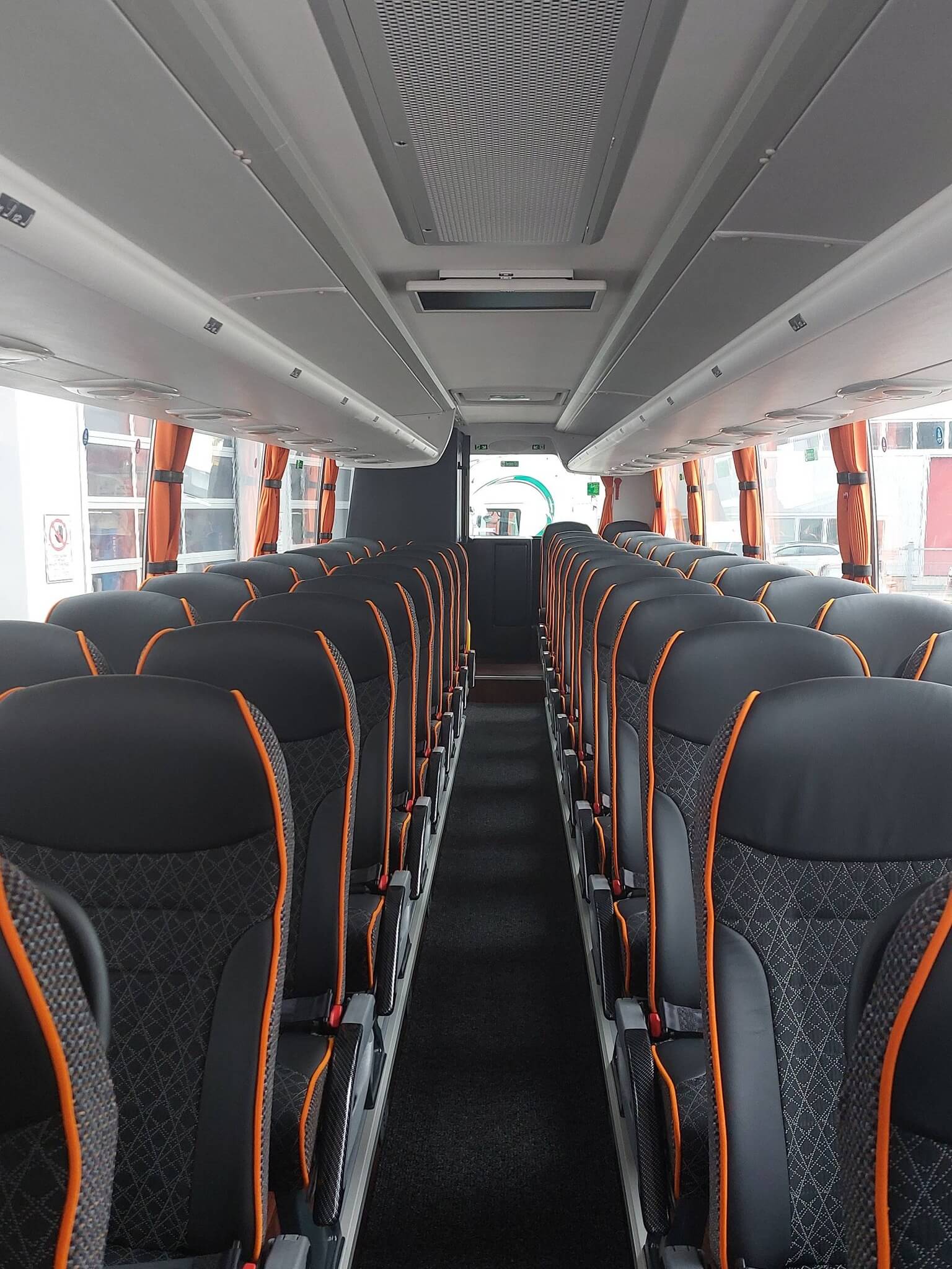 Noleggia un Pullman esecutivo 51 posti Scania  2025) da Laguna Coach Travel srl de Jesolo 
