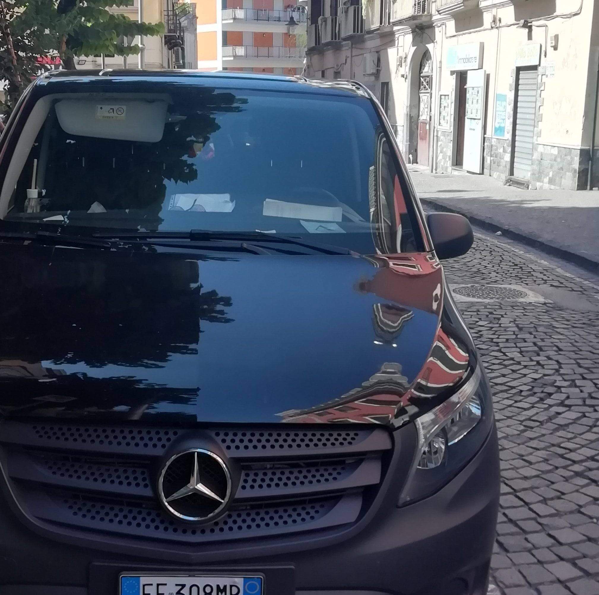Alquile un Minivan de 8 plazas Mercedes Vito tourer  2016) de aranyaservicencc de san sebastiano al vesuvio 