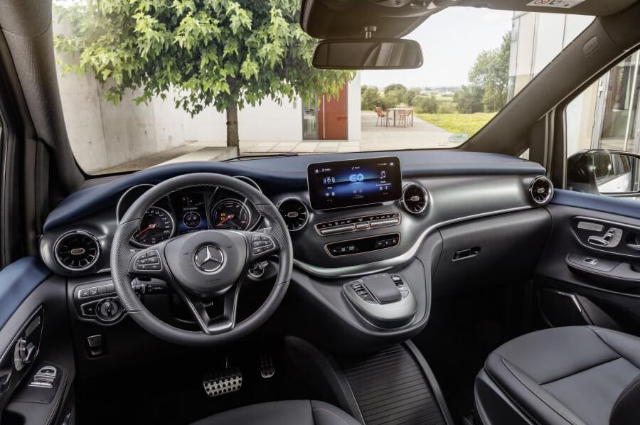 Alquile un Minivan de 6 plazas Mercedes CLASSE V 2014) de AUTENTOTURISMO, Lda de VALE CÔVO 
