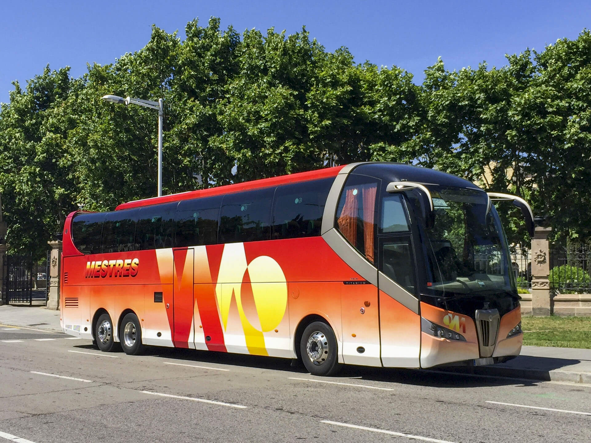 Lloga un 61 seients Autocar estándard (Noge Titanium 2008) a Autocars Mestres a Valls 