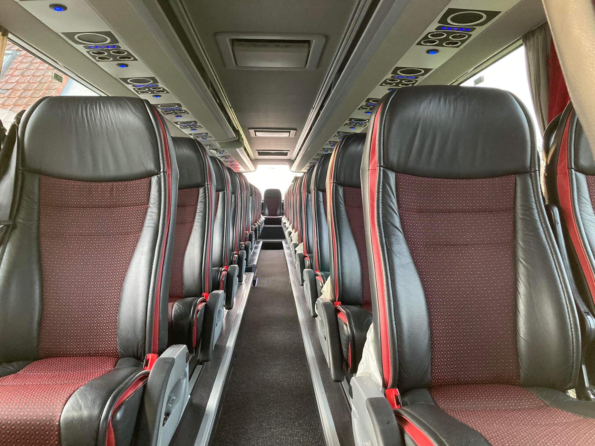 Huur een Luxe touringcar (VDL Futura 2019) met 62 stoelen van Reizen De Boeck uit Berlare 