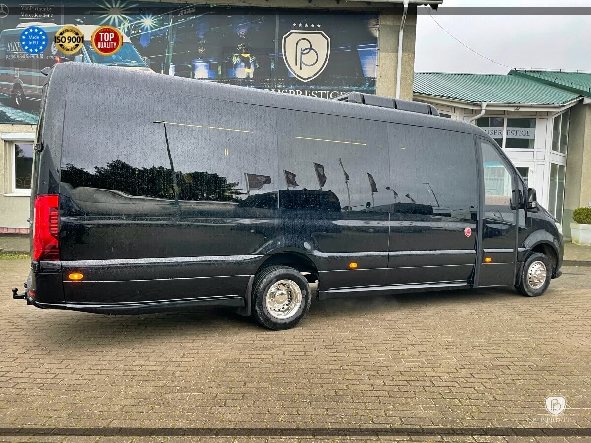 Huur een 16 seater Minibus  (Mercedes Sprinter 2025) van Oad Bus in Lijnden 