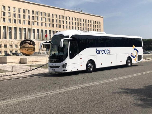Alquila un 52 asiento Autocar Ejecutivo (VOLVO 9700 2019) de BRACCI TURISMO en Rome 