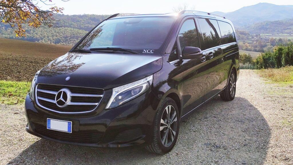 Hire a 7 seater Minivan (Mercedes CLASS V 2017) from bTOUR SRL in Pistrino 