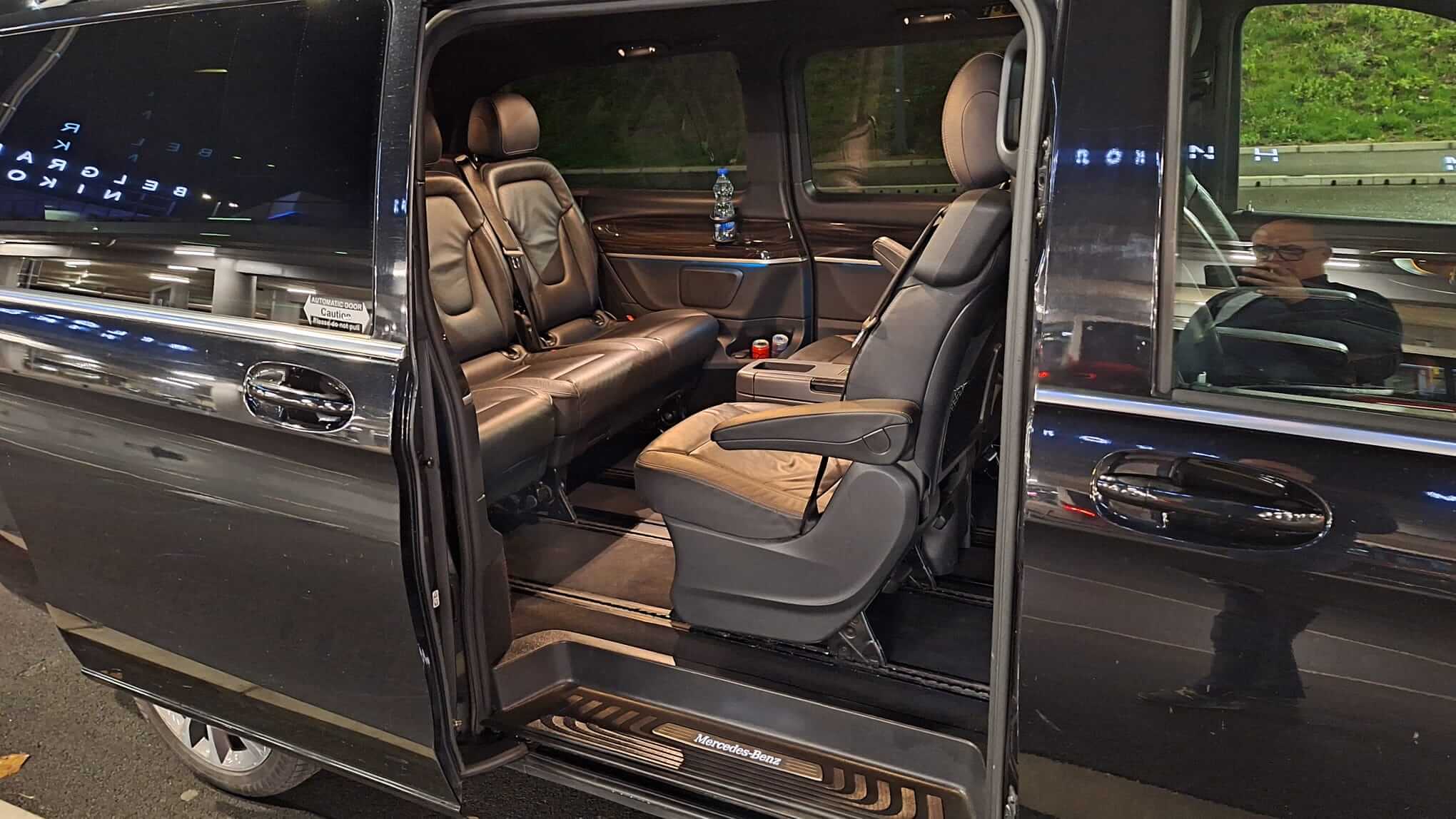 Alquile un Minivan de 7 plazas Mercedes V Class 2023) de Volventis OÜ de Belgrade 