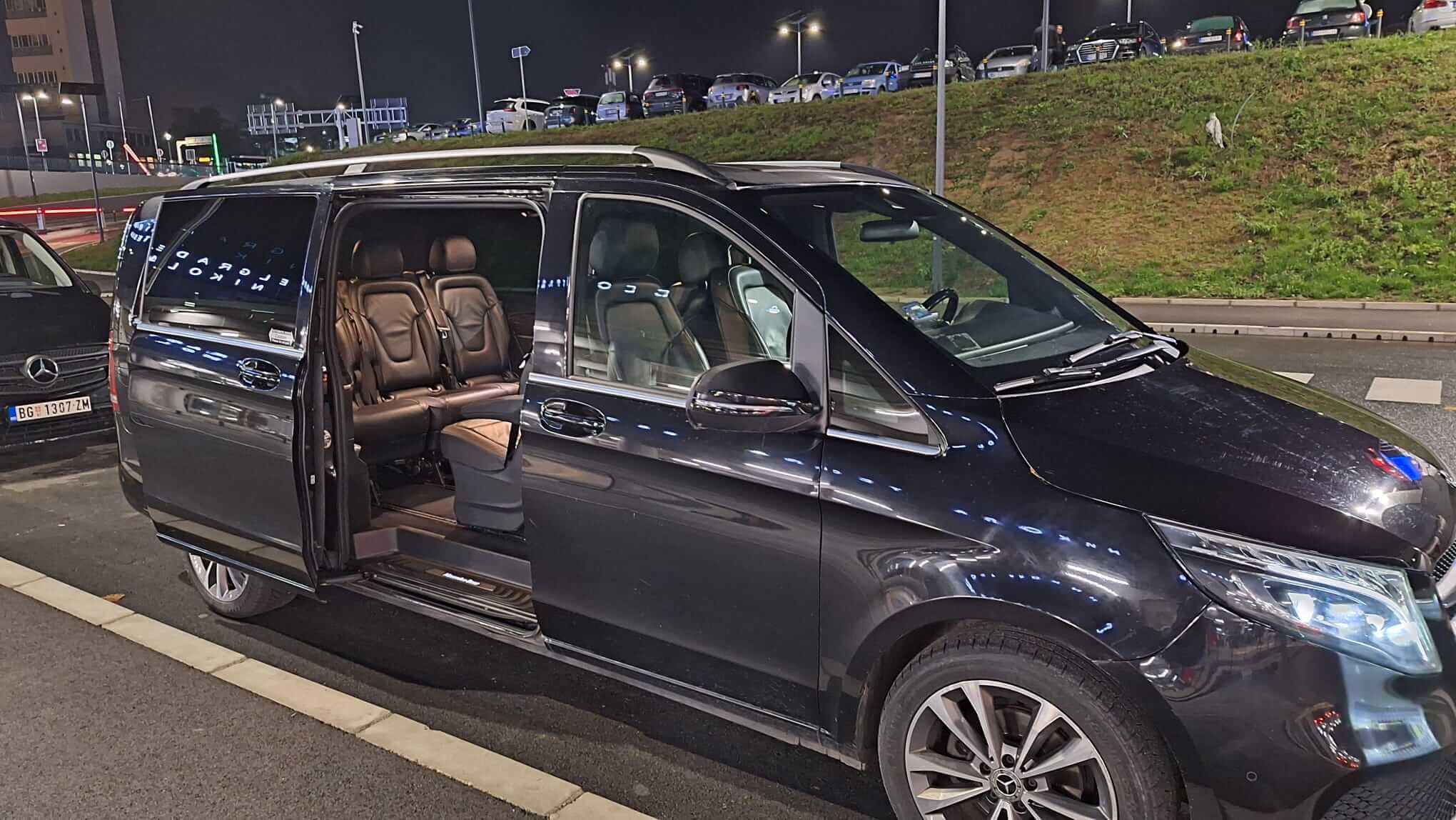 Alquila un 7 asiento Minivan (Mercedes V Class 2023) de Volventis OÜ en Belgrade 