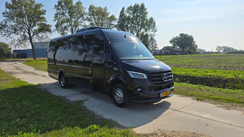 Mieten Sie einen 23 Sitzer Midibus (Mercedes Sprinter 2024) von Direct Vip Service von Amsterdam 