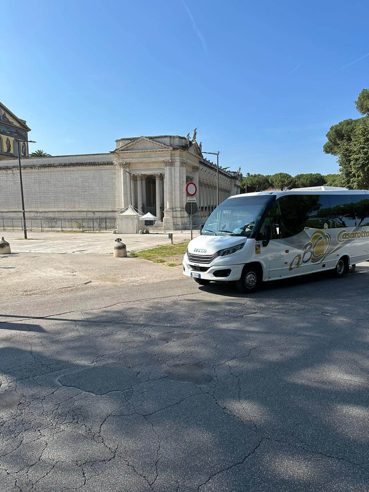 Rent a 30 seater Midibus (IVECO Mago 2 2017) from Autoservizi Casarotto s.r.l. from Dueville, Vicenza 